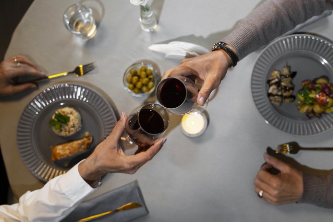 TasteTown mobile app showing a discount code and restaurant offers