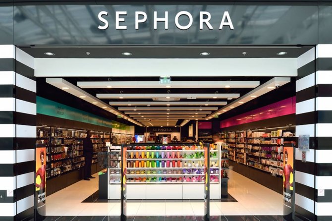 Designer cosmetics, premium skincare, and luxury perfumes available at a discount in the Sephora e-shop